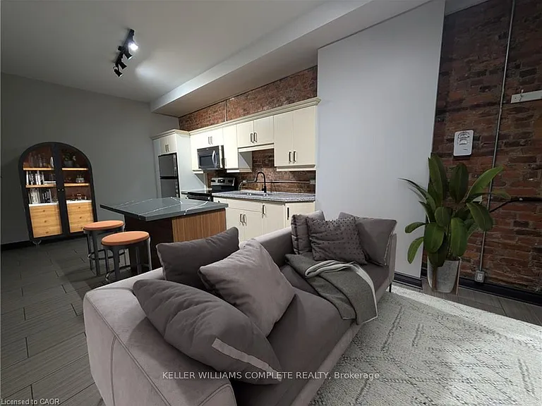 473 King St W #B — Photo 1