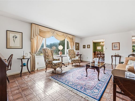 5th image of 114 Whitehill Dr