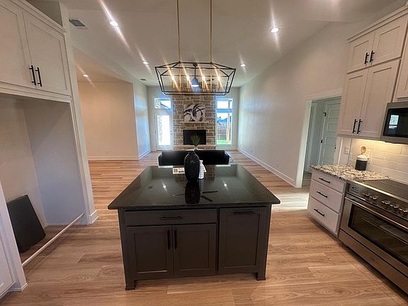 5th image of 3604 Grandview Dr