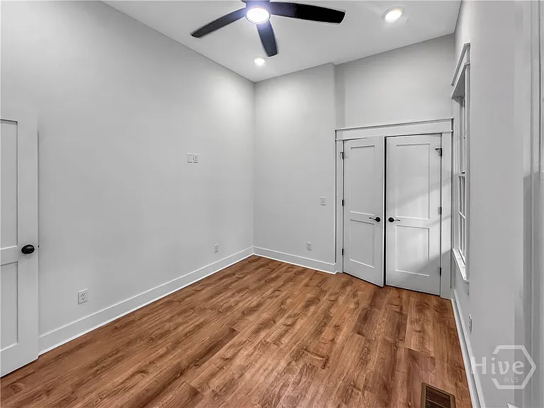 220 W Duffy St #C — Photo 8