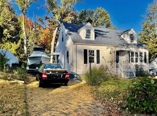 17 Daniel Rd, Hamden, CT 06517