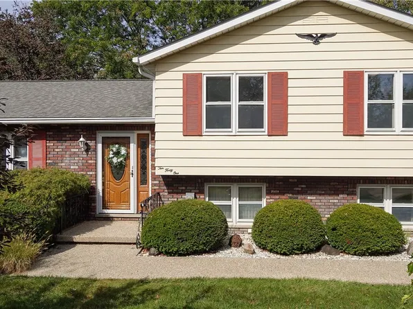1041 Fronek Dr, Streetsboro, OH 44241