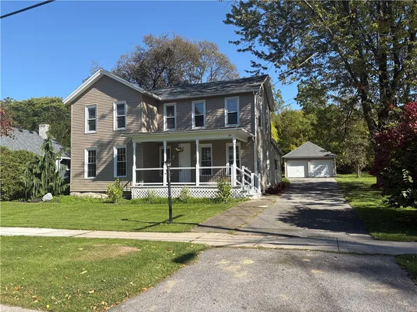 34 Linden St, Livonia, NY 14487