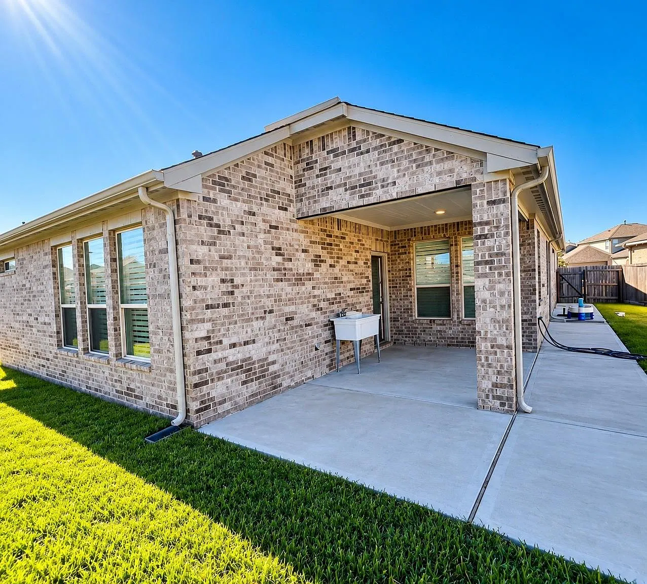 3 bed, 2.0 bath, 1867 sqft, $2,500 — Photo 4