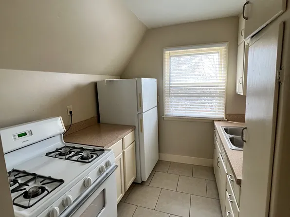 2735 Alpha St APT 2, Lincoln, NE 68510