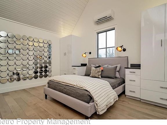 4th image of 322 NE Black Apple Ln