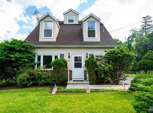 69 Mountain Ave, Park Ridge, NJ 07656