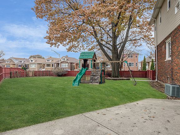 3rd image of 7764 W Elmgrove Dr