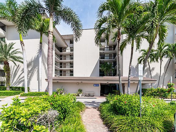 2nd image of 651 Seaview Ct #Penthouse 4-710