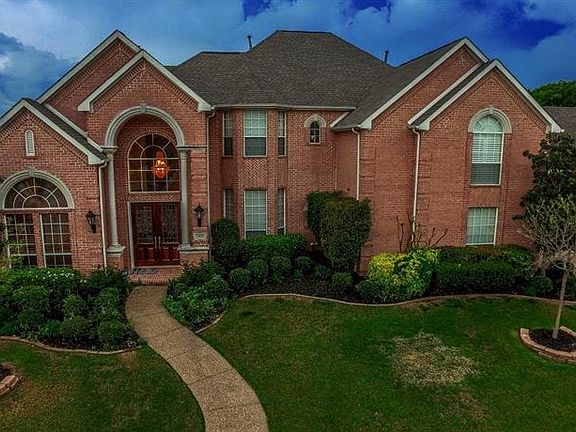 2nd image of 2801 Woodlake Ct