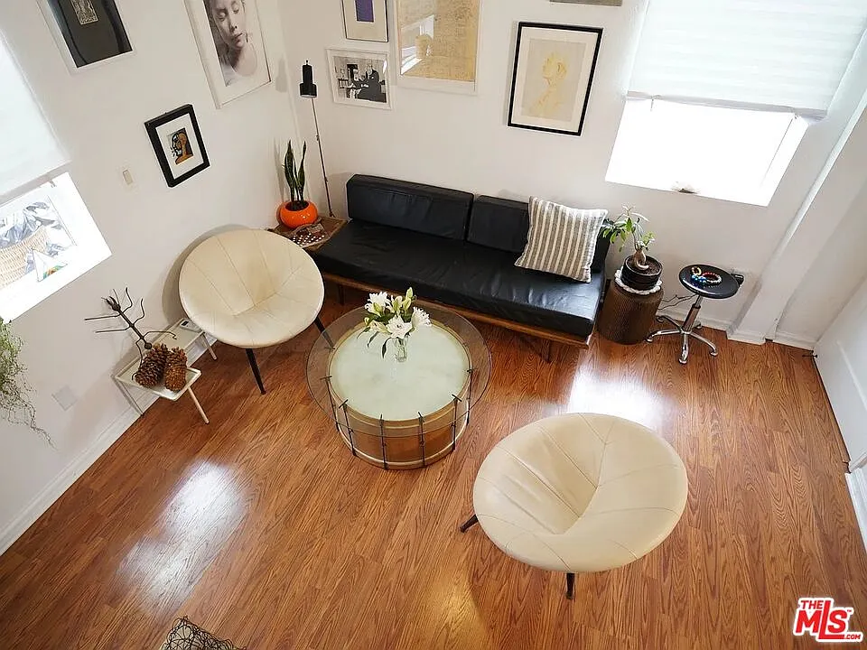 2 bed, 2.0 bath, 1000 sqft, $3,700 — Photo 4