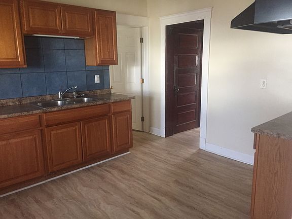4th image of 4105 Oak Park Ave