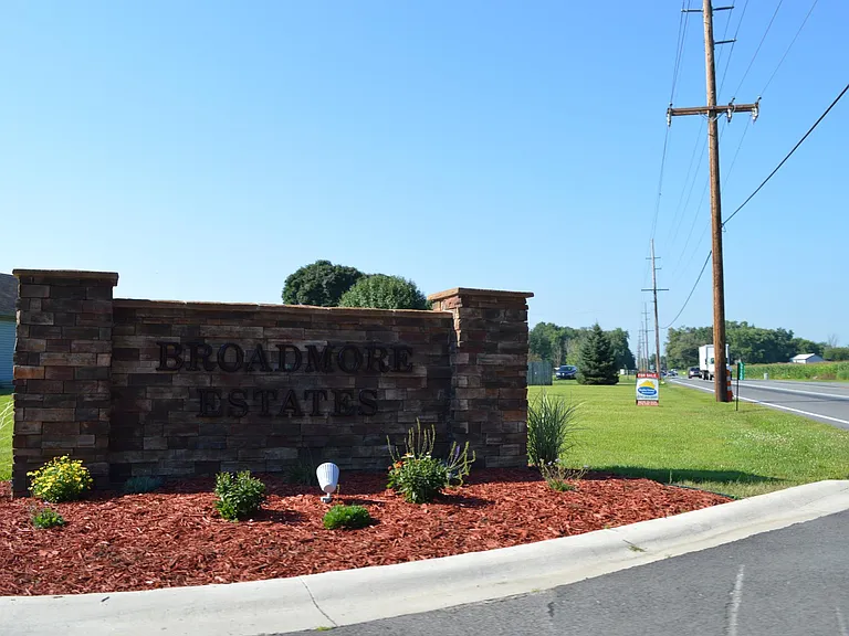 Broadmore Estates — Photo 13