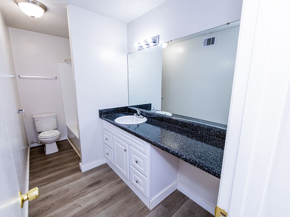 Building Photo 4