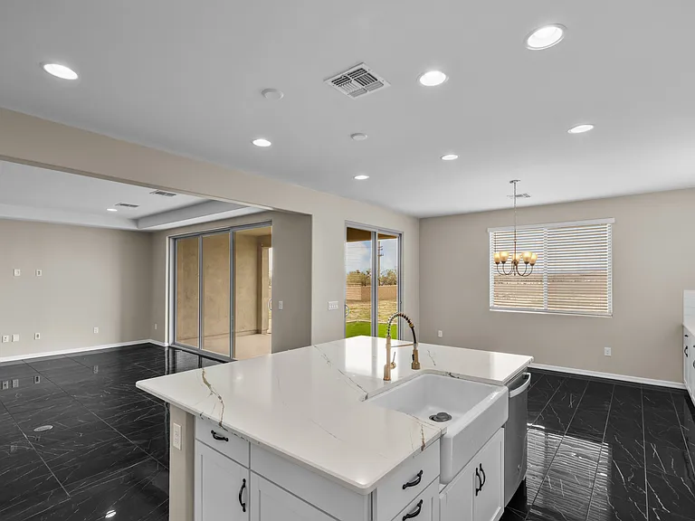 16001 N Columbus Blvd — Photo 25