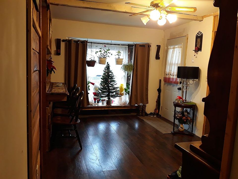 Dining Room / Enterance 