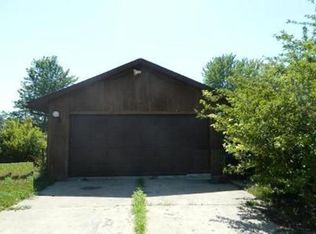1301 River Forest Dr, Flint, MI 48532