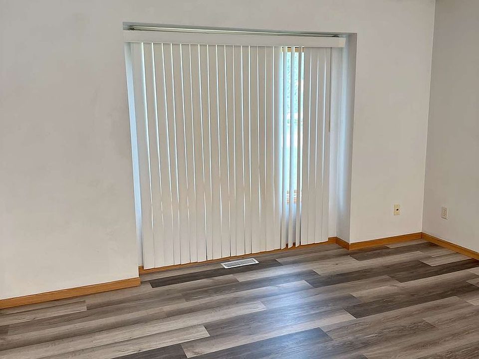 2nd image of 912 12th St NW