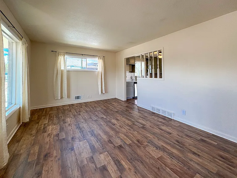 7086 Jennie Dr — Photo 2