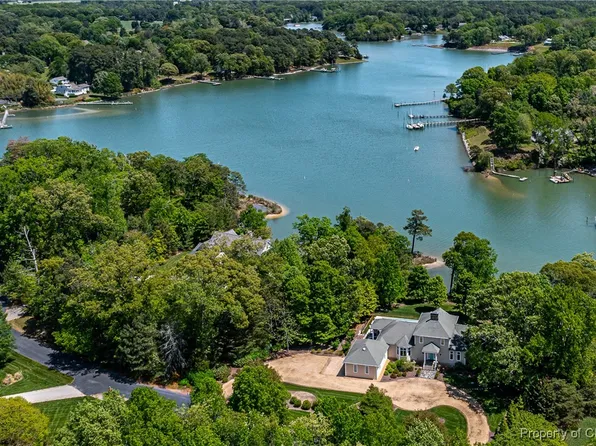 80 Oyster Point, White Stone, VA 22578