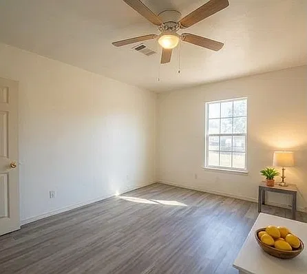 3 bed, 1004 sqft, $950 — Photo 4