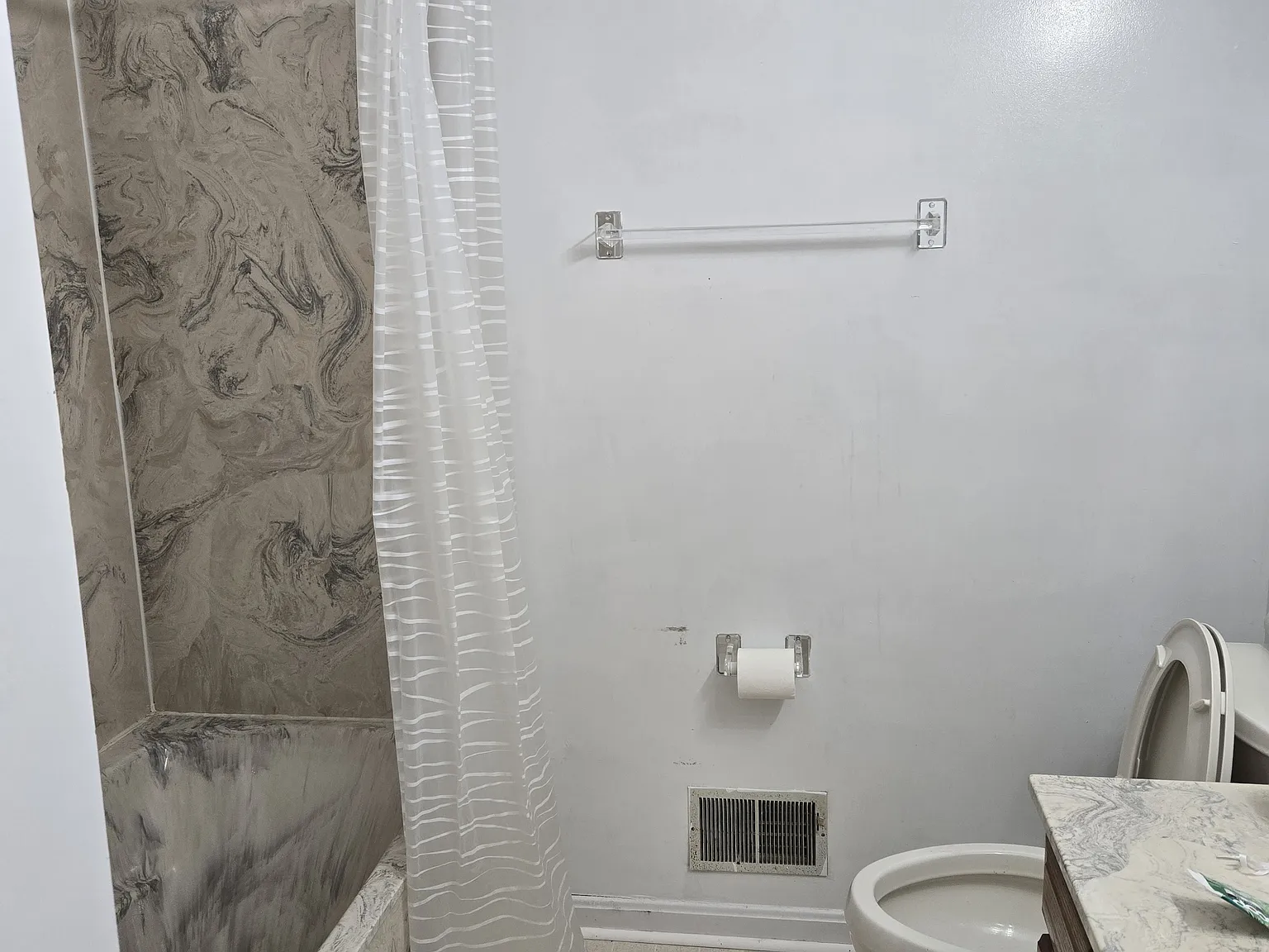 3 bed, 1881 sqft, $2,100 — Photo 4