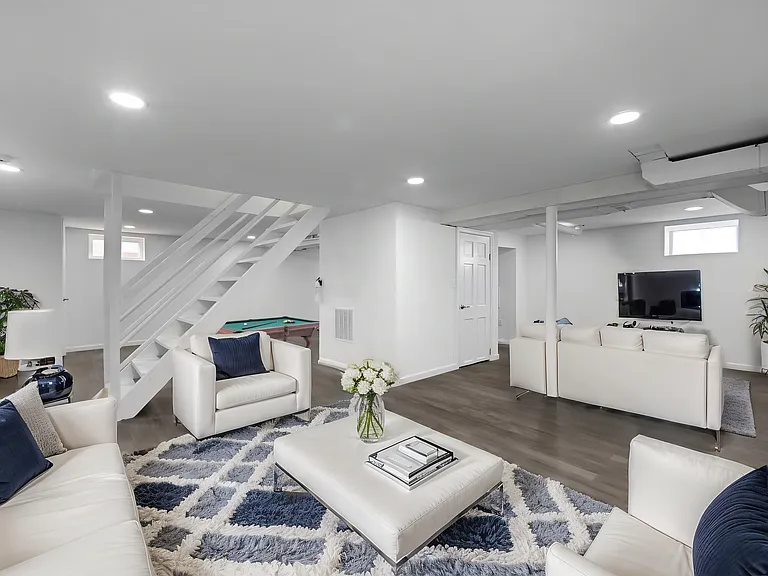 380 Grand Ave — Photo 20