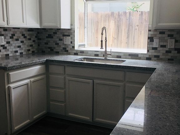 4th image of 32942 Blackwell Blvd