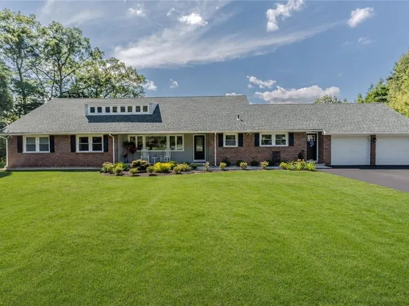 15 Golden View Dr, Johnston, RI 02919