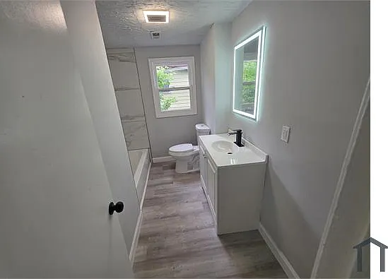 2504 Collier St — Photo 11
