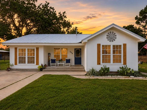 308 W 1st St, Springtown, TX 76082