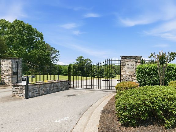 2nd image of 528 Country Club Dr