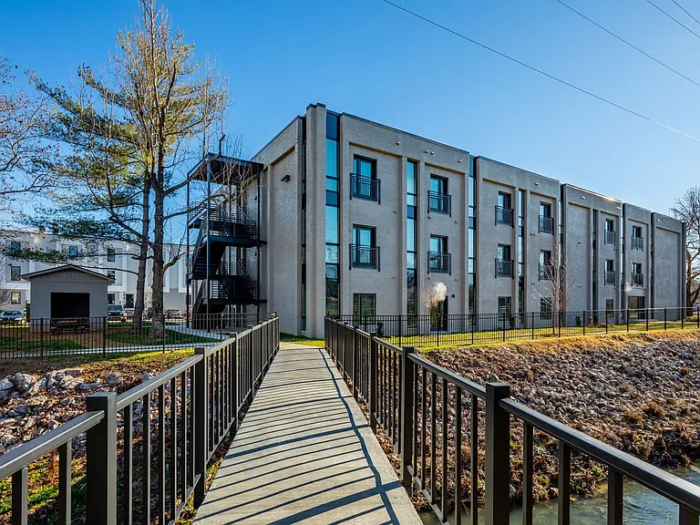 Fifty Forty Flats — Photo 14