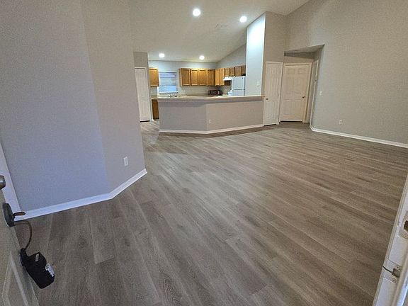 4th image of 542 Finch Ct