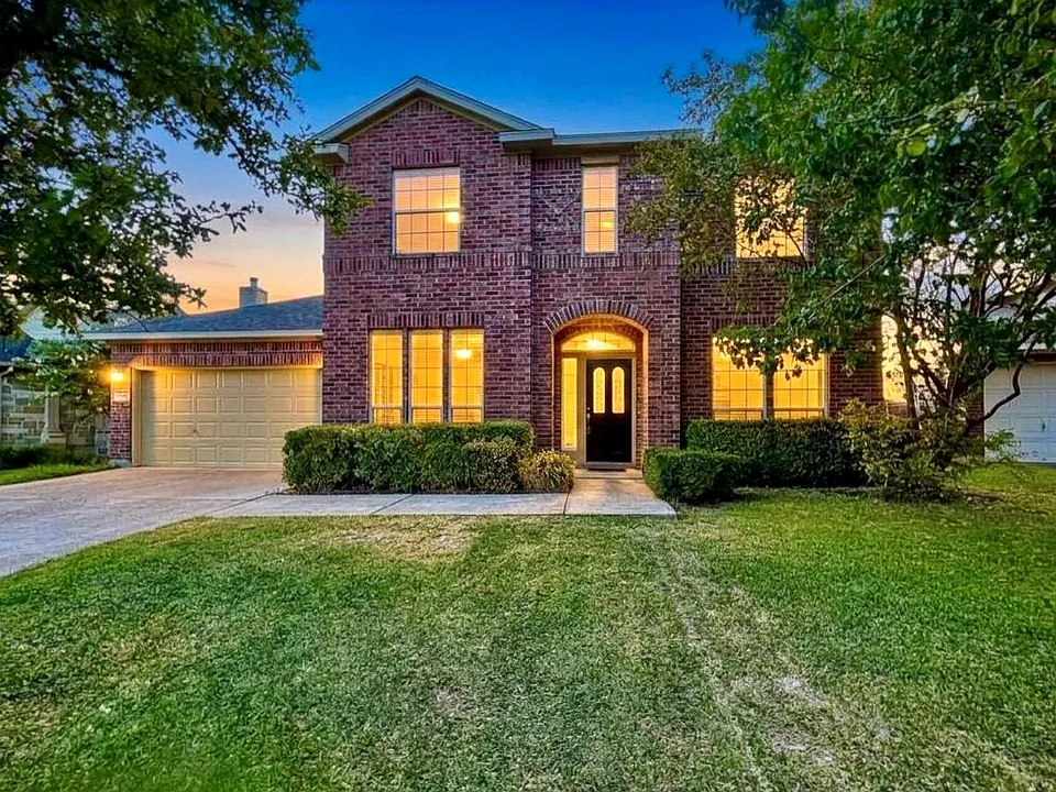 906 Mesquite Hollow Pl