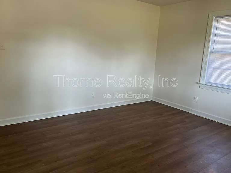 501 Nelson St — Photo 2