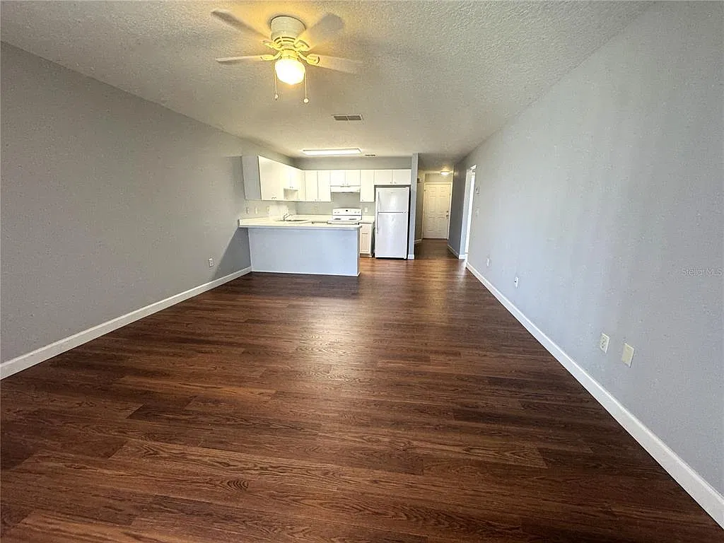 3 bed, 2.0 bath, 1131 sqft, $1,395 — Photo 2