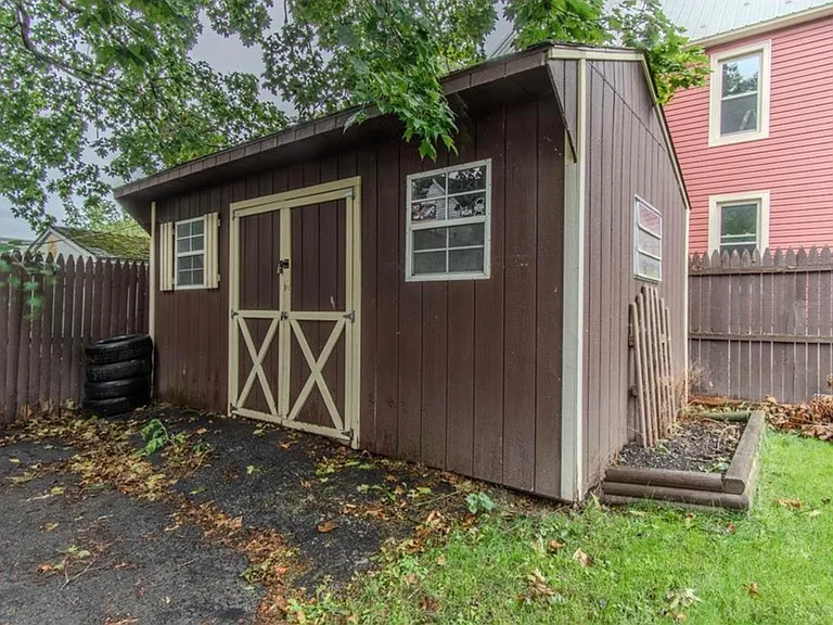 631 Grant St — Photo 17