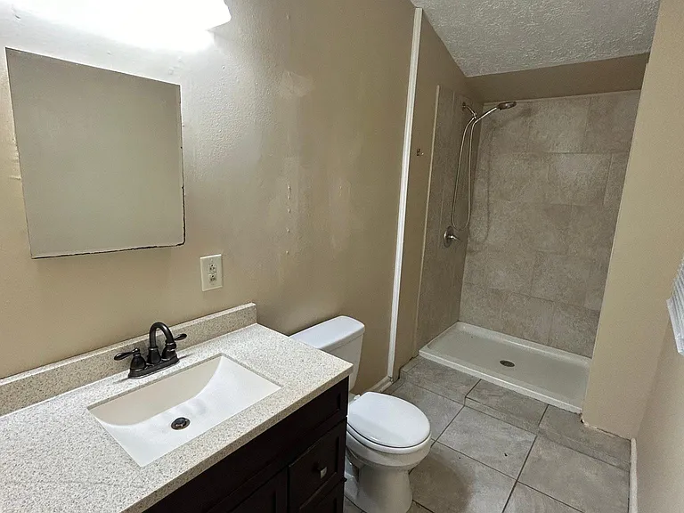 1605 Spruce St — Photo 16