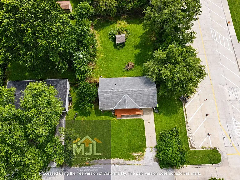 311 Jefferson Ln — Photo 3