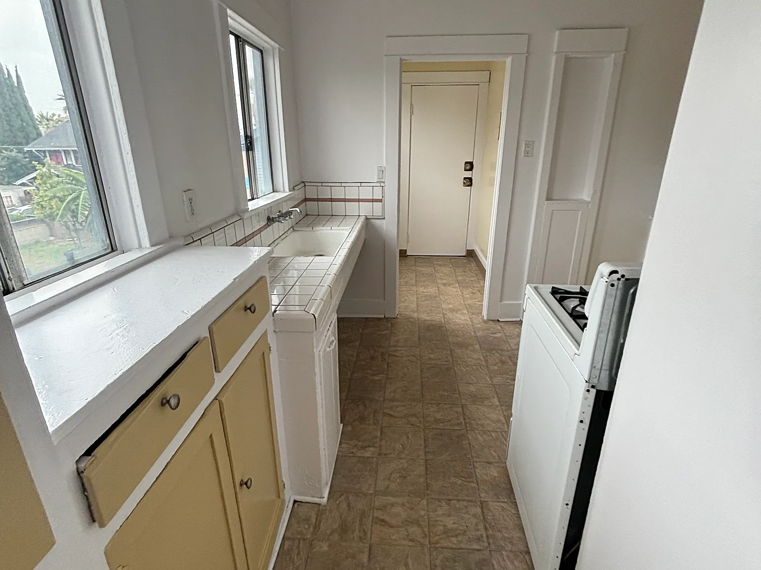 1 bed, 900 sqft, $1,950 — Photo 2