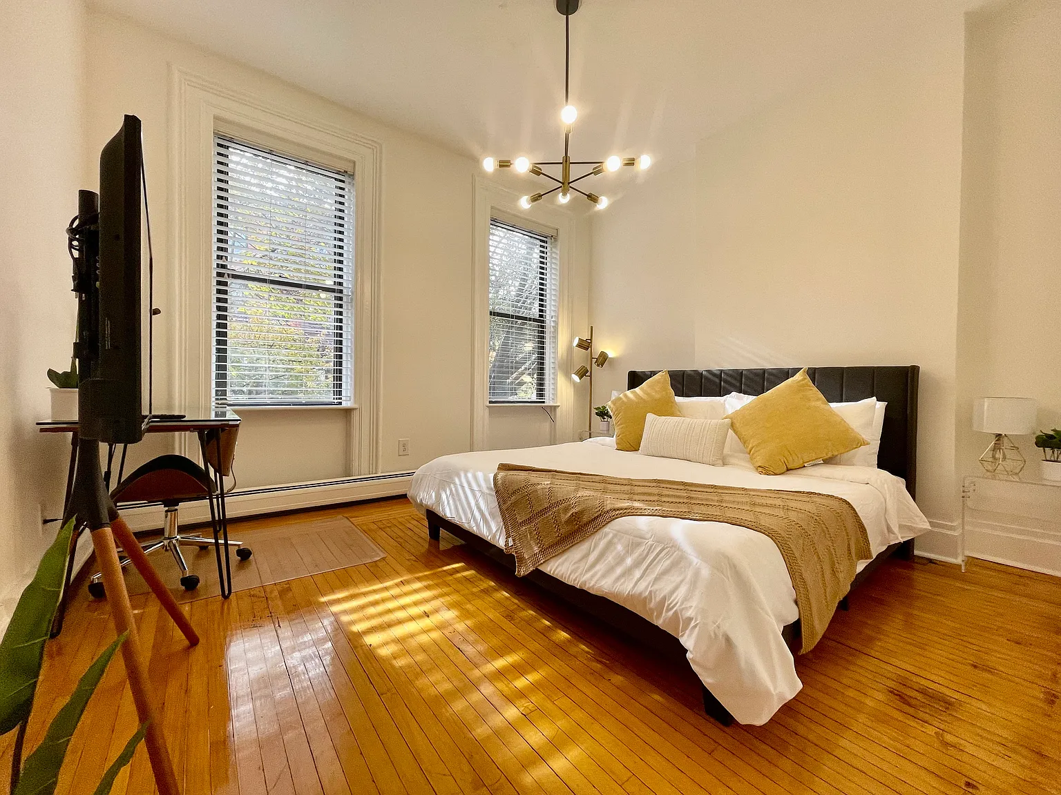 2 bed, 1.5 bath, 1052 sqft, $7,500 — Photo 4