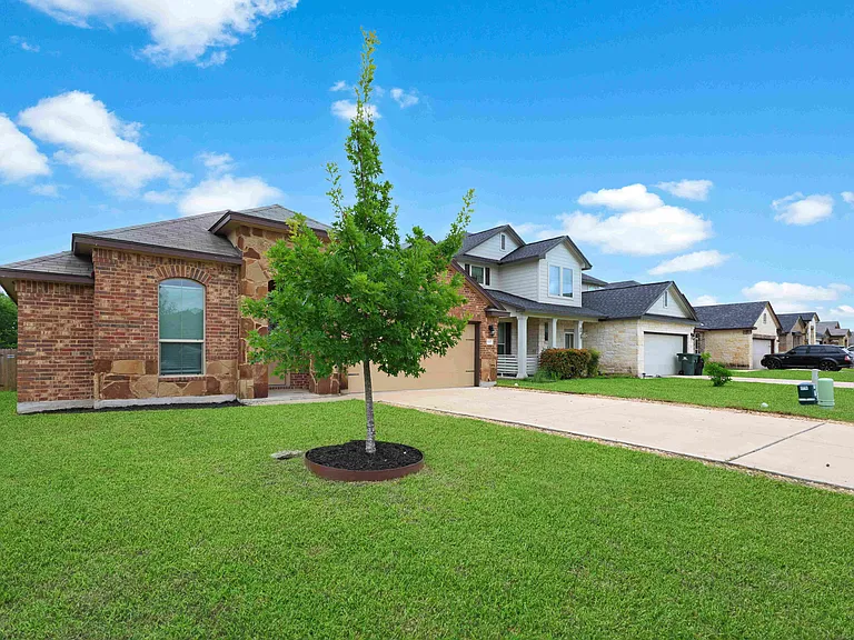 6305 Tess Rd — Photo 3