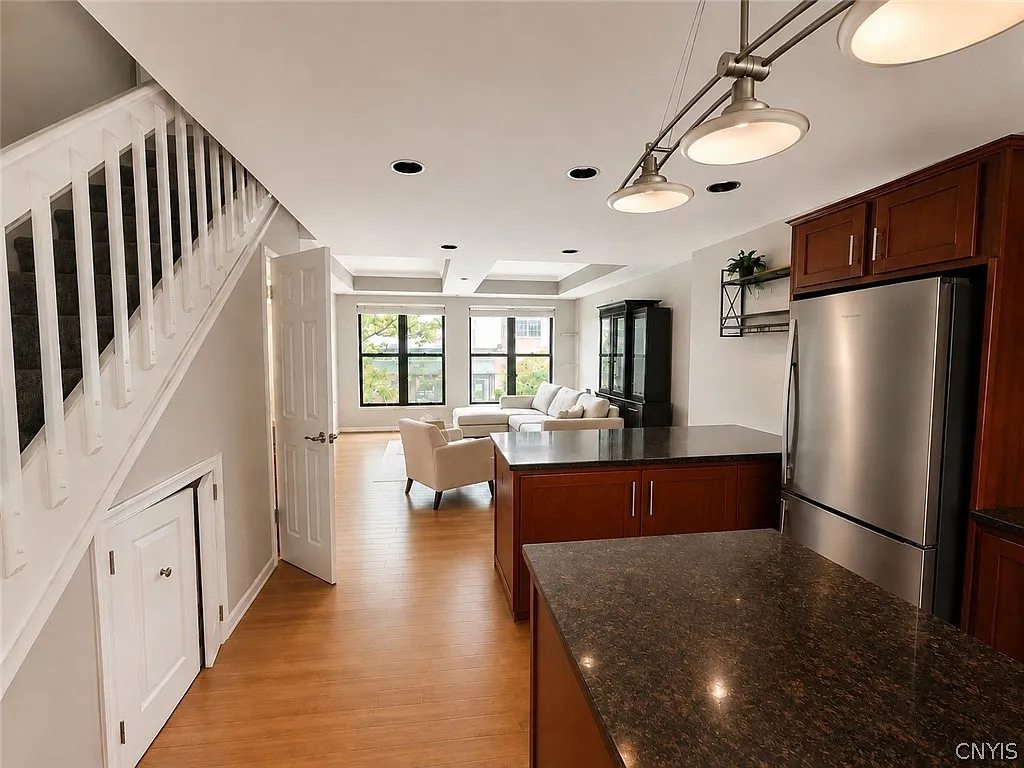 2 bed, 2.5 bath, 1160 sqft, $2,550 — Photo 2