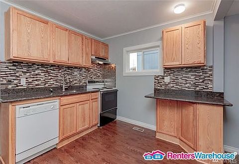 3rd image of 6832 S Puget Sound Ave