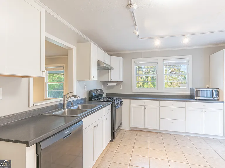 2290 Pinetree Ln NE — Photo 18