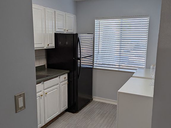 3rd image of 11412 Bay St NE