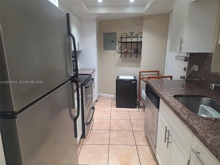 1881 Washington Ave #6H — Photo 7