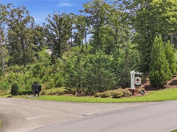 5th image of 17 Mystic Dr