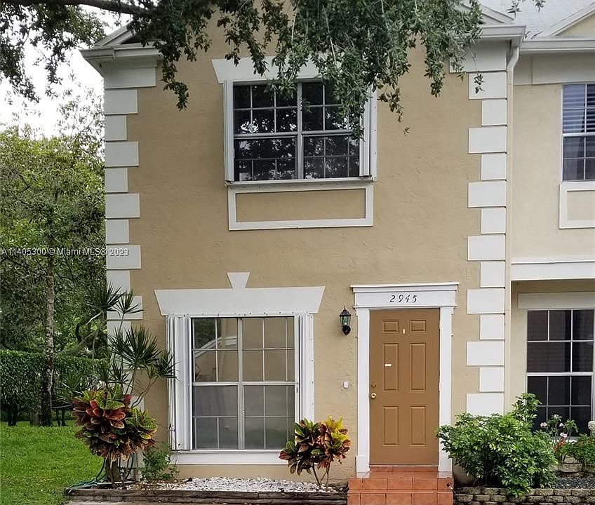 1st image of 2945 N Cambridge Ln